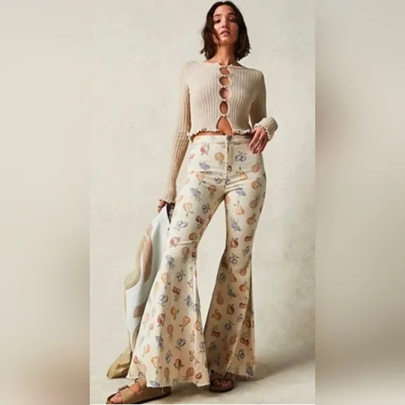 Free People Just Float On Flare Jeans Printed Fruit Pineapple Combo Ivory 29 NWT - Picture 1 of 9